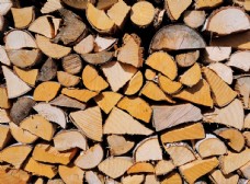 柴堆栈堆积的木头